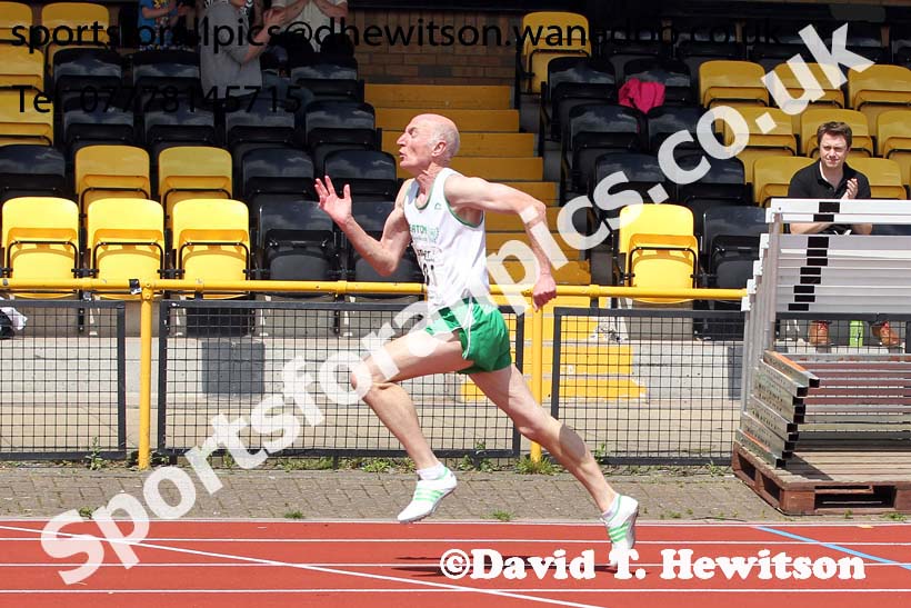 100 metres, North East Masters Champs, Monkton Stadium,  Jarrow. Photo: David T. Hewitson/Sports for All Pics